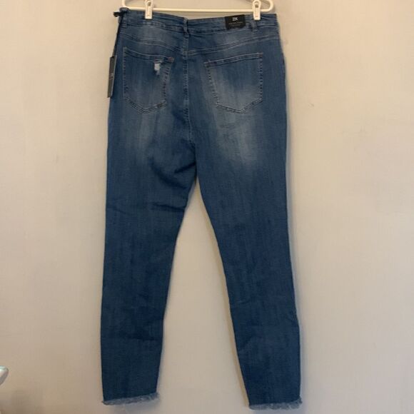 American Bazi high rise skinny distressed jeans Size 2X NWT - Picture 8 of 12